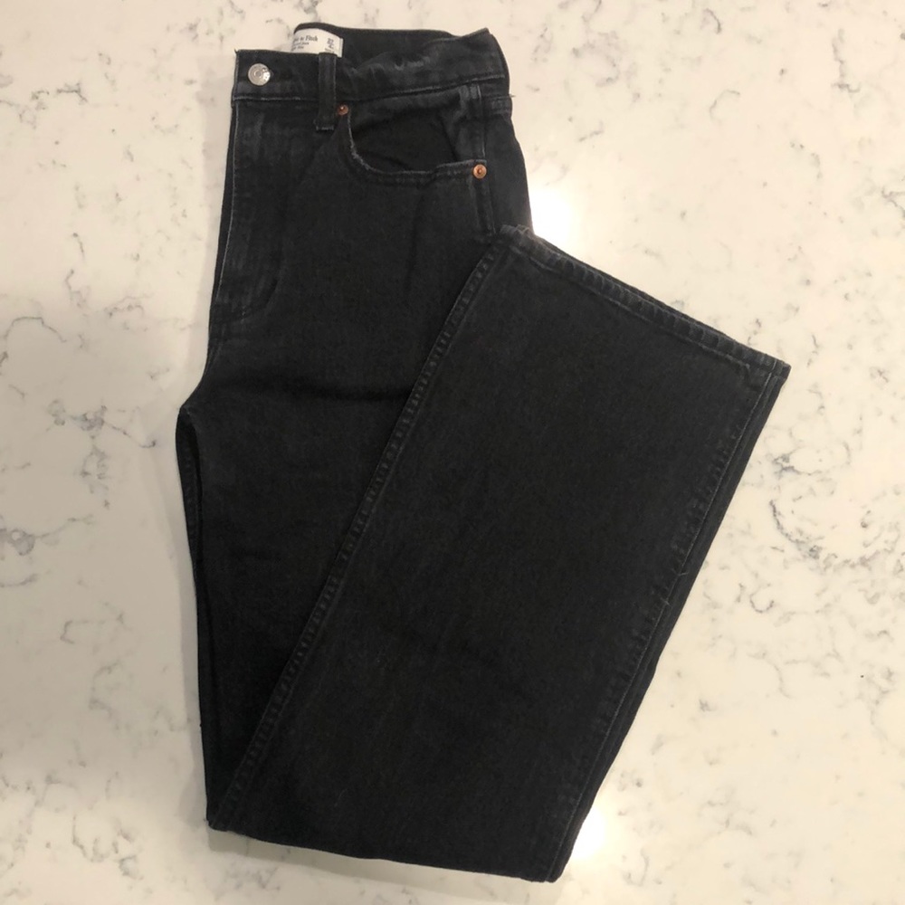 A&F Charcoal 90s Relaxed Jean- Ultra High Rise